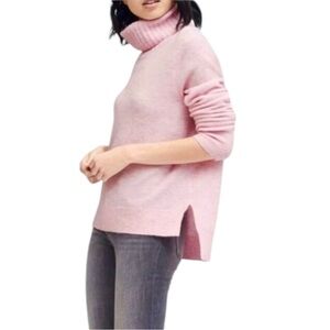 BANANA REPUBLIC Merino Wool Blend Aire Turtleneck Sweater. Size Medium